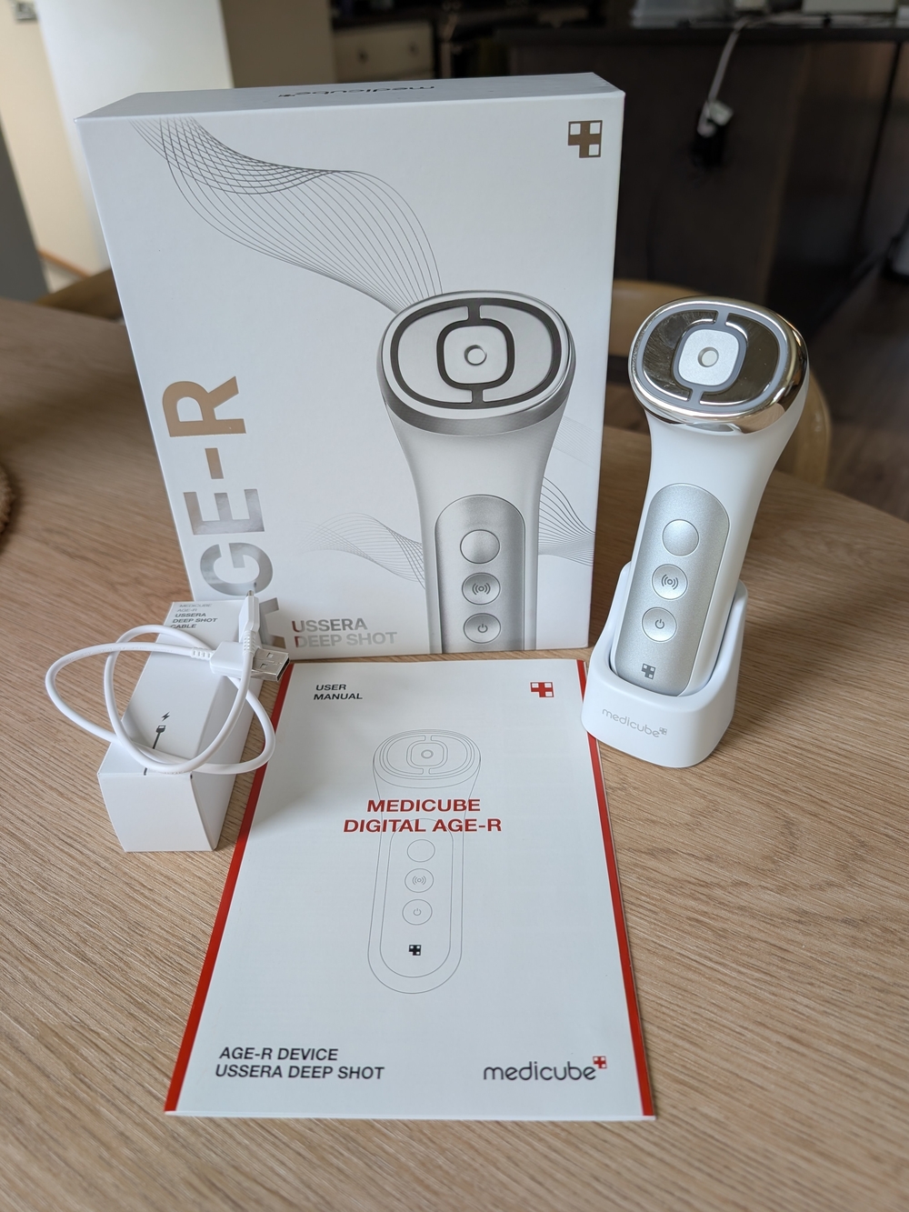 Medicube Digital AGE-R Skin Device in Silver White